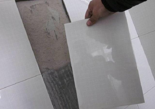 瓷砖破损怎么办(瓷砖破了有什么危害)